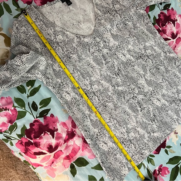 (Similar) “Ann Taylor” Animal Print Shirt. - Picture 11 of 13